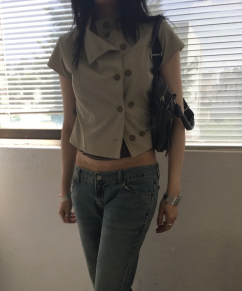 Lis ardent(リスアルダン)の「スタンドカラー ダブルボタン 半袖シャツトップス(シャツ/ブラウス・レディース・ブラック/ベージュ・M)」の4枚目の写真