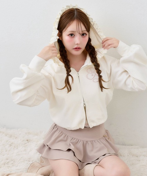 one after another NICE CLAUP(ワンアフターアナザーナイスクラップ)の「【UVカット/セットアップ可能】フリルフードキラキラショートパーカー/パンツ別売り(パーカー・レディース・ピンク/ブラウン/チャコールグレー/オフホワイト/ブラック・FREE)」の2枚目の写真