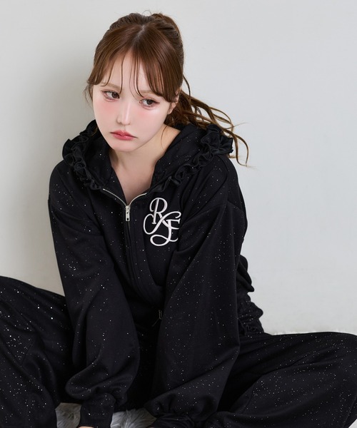 one after another NICE CLAUP(ワンアフターアナザーナイスクラップ)の「【UVカット/セットアップ可能】フリルフードキラキラショートパーカー/パンツ別売り(パーカー・レディース・ピンク/ブラウン/チャコールグレー/オフホワイト/ブラック・FREE)」の17枚目の写真