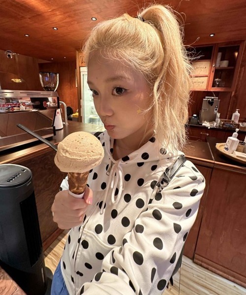 Ressaca(レサーカ)の「ドット柄ジップパーカー(パーカー・レディース・ホワイト・M)」の4枚目の写真