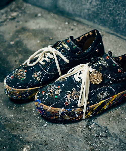 glamb(グラム)の「Grunge Stone Sneakers / グランジストーンスニーカー(スニーカー・メンズ・レッド/ブラック・25/26/27/28)」の1枚目の写真