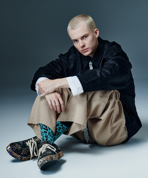 glamb(グラム)の「Grunge Stone Sneakers / グランジストーンスニーカー(スニーカー・メンズ・レッド/ブラック・25/26/27/28)」の9枚目の写真