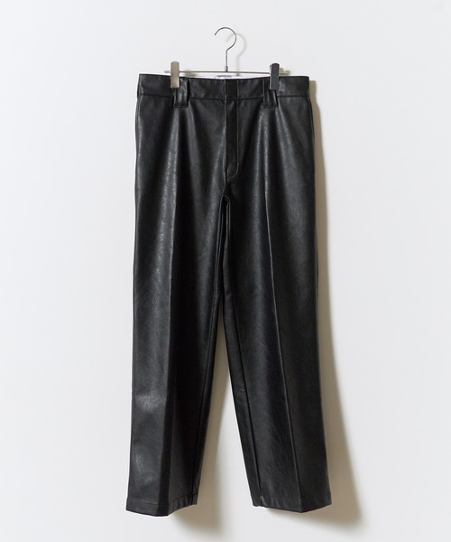 Dickies(ディッキーズ)の「Dickies/ディッキーズ FAKE LEATHER LOOSE FIT WORK PANT フェイクレザー ワークパンツ ブランドロゴ モノトーン アメカジ ストリート 2026年秋冬 秋服(チノパンツ・メンズ・ブラック・32inch/30inch/34inch)」の1枚目の写真