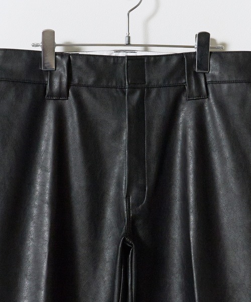 Dickies(ディッキーズ)の「Dickies/ディッキーズ FAKE LEATHER LOOSE FIT WORK PANT フェイクレザー ワークパンツ ブランドロゴ モノトーン アメカジ ストリート 2026年秋冬 秋服(チノパンツ・メンズ・ブラック・32inch/30inch/34inch)」の17枚目の写真