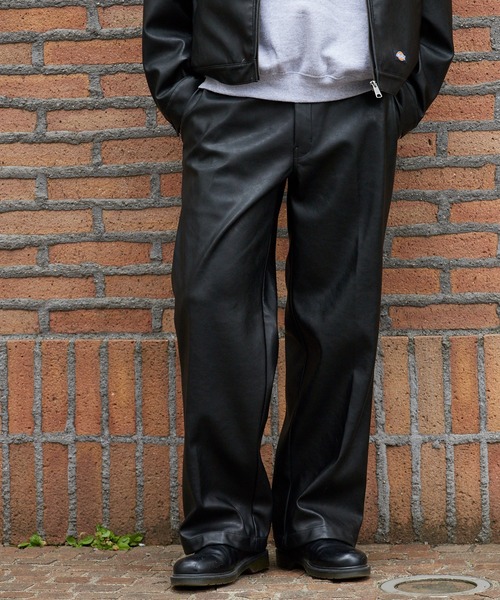 Dickies(ディッキーズ)の「Dickies/ディッキーズ FAKE LEATHER LOOSE FIT WORK PANT フェイクレザー ワークパンツ ブランドロゴ モノトーン アメカジ ストリート 2026年秋冬 秋服(チノパンツ・メンズ・ブラック・32inch/30inch/34inch)」の8枚目の写真