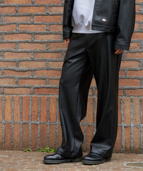 Dickies(ディッキーズ)の「Dickies/ディッキーズ FAKE LEATHER LOOSE FIT WORK PANT フェイクレザー ワークパンツ ブランドロゴ モノトーン アメカジ ストリート 2026年秋冬 秋服(チノパンツ・メンズ・ブラック・32inch/30inch/34inch)」の6枚目の写真