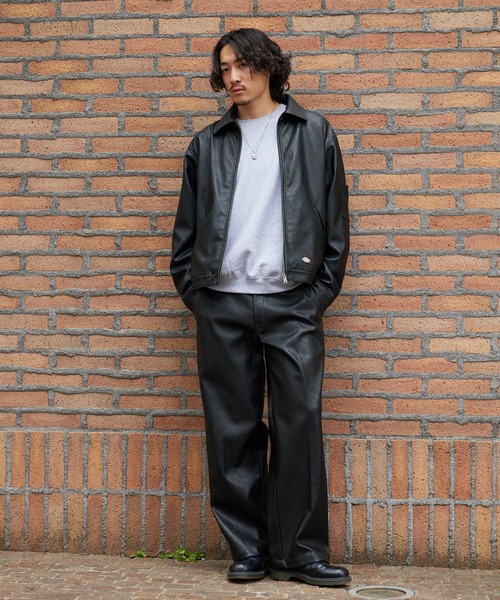 Dickies(ディッキーズ)の「Dickies/ディッキーズ FAKE LEATHER LOOSE FIT WORK PANT フェイクレザー ワークパンツ ブランドロゴ モノトーン アメカジ ストリート 2026年秋冬 秋服(チノパンツ・メンズ・ブラック・32inch/30inch/34inch)」の3枚目の写真
