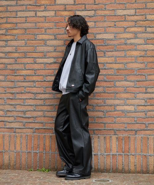 Dickies(ディッキーズ)の「Dickies/ディッキーズ FAKE LEATHER LOOSE FIT WORK PANT フェイクレザー ワークパンツ ブランドロゴ モノトーン アメカジ ストリート 2026年秋冬 秋服(チノパンツ・メンズ・ブラック・32inch/30inch/34inch)」の19枚目の写真