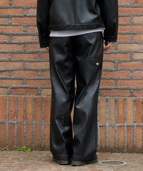 Dickies(ディッキーズ)の「Dickies/ディッキーズ FAKE LEATHER LOOSE FIT WORK PANT フェイクレザー ワークパンツ ブランドロゴ モノトーン アメカジ ストリート 2026年秋冬 秋服(チノパンツ・メンズ・ブラック・32inch/30inch/34inch)」の10枚目の写真