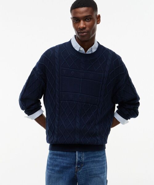 tommy jeans(トミー ジーンズ)の「TJM RLX FLAG CABLE SWEATER EXT(ニット/セーター・メンズ・ネイビー/ホワイト・SMALL/MEDIUM/LARGE)」の2枚目の写真