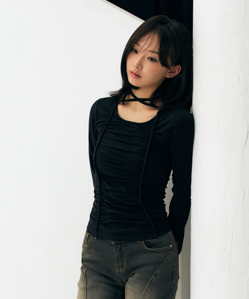 ARI（アリ）の「LISE シャーリングトップ / ブラック（Tシャツ/カットソー・レディース・ブラック・FREE）」の2枚目の写真