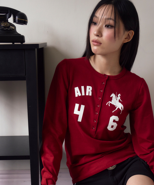 PRENDA(プレンダ)の「EQUESTRIAN HENLEY LONG SLEEVE BURGUNDY(Tシャツ/カットソー・レディース・その他・FREE)」の2枚目の写真
