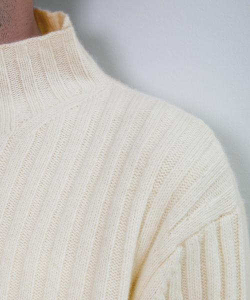 green label relaxing(グリーンレーベルリラクシング)の「BC HAMI/LAMB RIB ハイネック ニット◆(ニット/セーター・メンズ・グレー/オフホワイト・LARGE/SMALL/MEDIUM)」の8枚目の写真