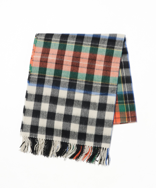 Pierrot（ピエロ）の「大判 チェック柄 フリンジ ストール（ストール/ショール・レディース・アイボリー/レッド系その他2/チャコール/ベージュ/グリーン系その他/パープル系その他/レッド系その他/グリーン系その他2/その他1/その他2/その他3/グリーン/グレー系その他/レッド/パープル/その他/ブラック/ホワイト系その他/その他4/その他5/その他6/その他7/その他8/その他9/その他10/その他11/その他12/その他13/その他14・FREE）」の17枚目の写真
