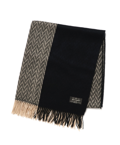 Pierrot（ピエロ）の「大判 チェック柄 フリンジ ストール（ストール/ショール・レディース・アイボリー/レッド系その他2/チャコール/ベージュ/グリーン系その他/パープル系その他/レッド系その他/グリーン系その他2/その他1/その他2/その他3/グリーン/グレー系その他/レッド/パープル/その他/ブラック/ホワイト系その他/その他4/その他5/その他6/その他7/その他8/その他9/その他10/その他11/その他12/その他13/その他14・FREE）」の4枚目の写真