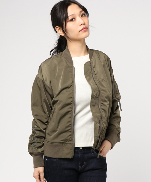 LBC(エルビーシー)の「袖刺繍MA-1 (MA-1・レディース・ライトグレー/オリーブ・MEDIUM/LARGE)」の1枚目の写真