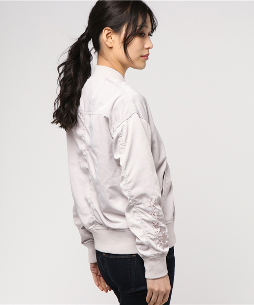 LBC(エルビーシー)の「袖刺繍MA-1 (MA-1・レディース・ライトグレー/オリーブ・MEDIUM/LARGE)」の10枚目の写真