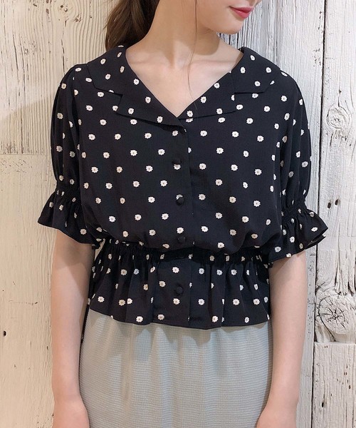 one after another NICE CLAUP（ワンアフターアナザーナイスクラップ）の「小紋花柄開襟ブラウス（シャツ/ブラウス・レディース・ブラック/サックスブルー/コーラルピンク・FREE）」の2枚目の写真