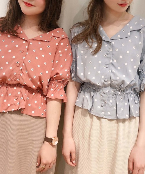 one after another NICE CLAUP（ワンアフターアナザーナイスクラップ）の「小紋花柄開襟ブラウス（シャツ/ブラウス・レディース・ブラック/サックスブルー/コーラルピンク・FREE）」の6枚目の写真