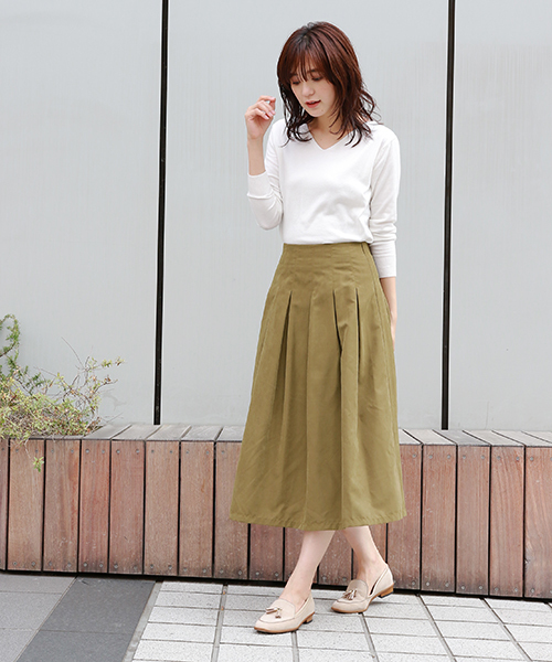 laboratory work（ラボラトリーワーク）の「タックフレアースカート（スカート・レディース・カーキ/ネイビー/パープル/マスタード・SMALL/MEDIUM）」の7枚目の写真