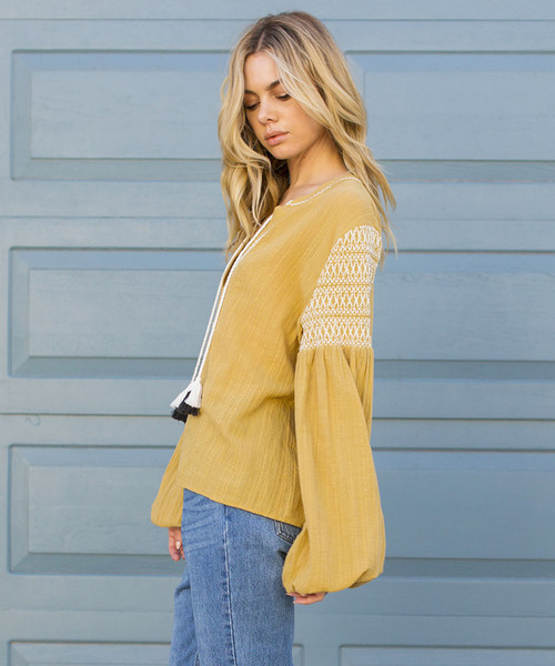 ALEXIA STAM（アリシアスタン）の「Embroidered Balloon Sleeve Shirt/刺繍バルーンスリーブシャツ（シャツ/ブラウス・レディース・ブラック/マスタード・FREE）」の3枚目の写真