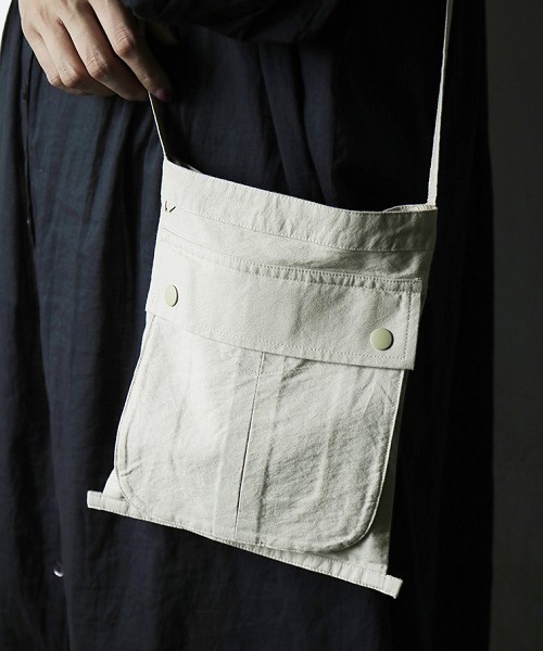 TODAYFUL(トゥデイフル)の「リメイクショルダーバッグ(ショルダーバッグ・レディース・カーキ/ナチュラル・FREE)」の7枚目の写真