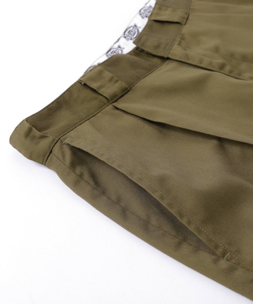 Dickies（ディッキーズ）の「Dickies別注 1タックテーパードトラウザーズチノパンツ（チノパンツ・メンズ・ブラック/ベージュ/ネイビー/ブラウン/オリーブ/チャコール/オフホワイト・S/M/L）」の11枚目の写真