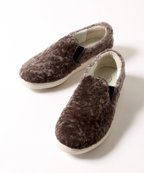 collex(コレックス)の「モコモコスリッポン(スニーカー・レディース・チャコールグレー/ベージュ・MEDIUM/LARGE)」の2枚目の写真