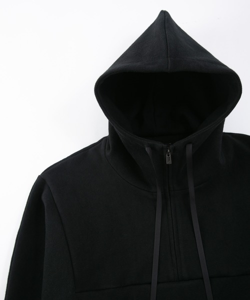 OURET(オーレット)の「硫化染ドビーストレッチ フードZIPプルオーバー(パーカー・メンズ・ブラック/テラコッタ・2/3)」の7枚目の写真