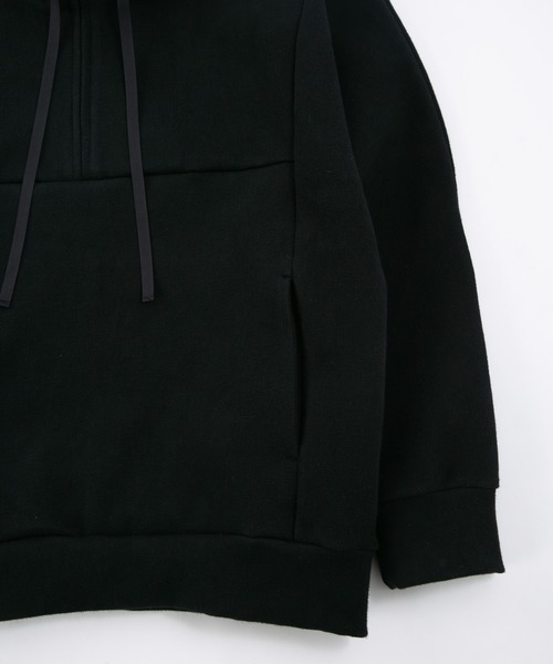 OURET(オーレット)の「硫化染ドビーストレッチ フードZIPプルオーバー(パーカー・メンズ・ブラック/テラコッタ・2/3)」の6枚目の写真