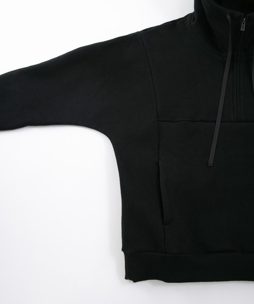 OURET(オーレット)の「硫化染ドビーストレッチ フードZIPプルオーバー(パーカー・メンズ・ブラック/テラコッタ・2/3)」の13枚目の写真