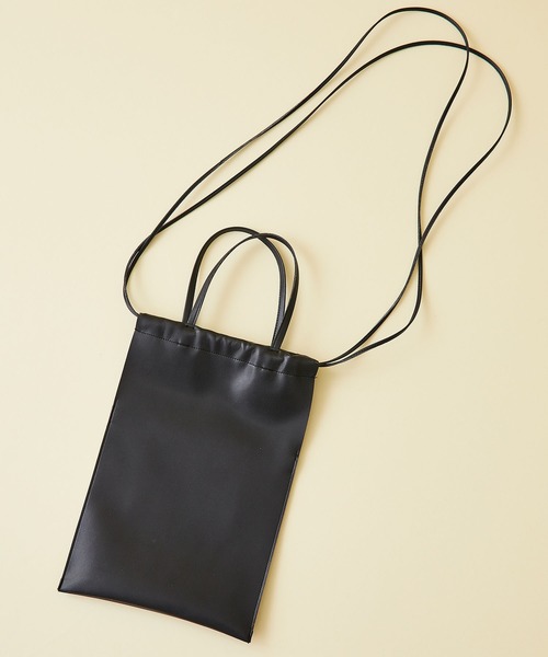 STUDIOUS（ステュディオス）の「【STUDIOUS】フェイクレザー巾着バッグ（ショルダーバッグ・レディース・ブラック/ベージュ/サックスブルー・FREE）」の10枚目の写真