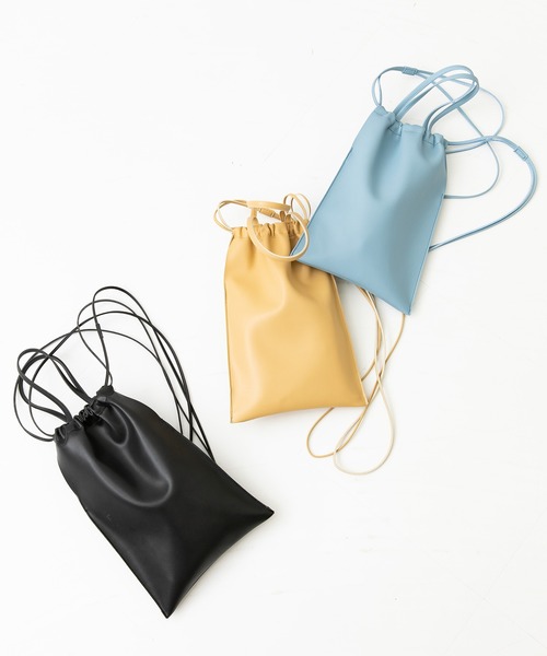 STUDIOUS（ステュディオス）の「【STUDIOUS】フェイクレザー巾着バッグ（ショルダーバッグ・レディース・ブラック/ベージュ/サックスブルー・FREE）」の6枚目の写真