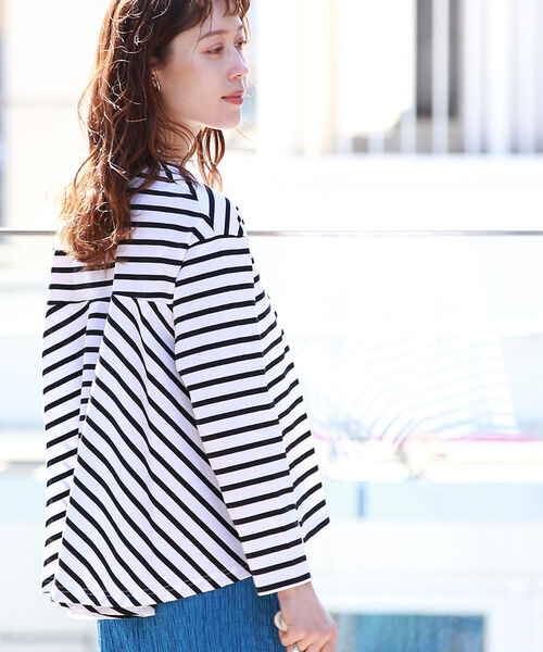 Ray BEAMS（レイビームス）の「Ray BEAMS / バック フレア ロングスリーブ Tシャツ（Tシャツ/カットソー・レディース・ホワイト/ブラック/その他・ONE SIZE）」の19枚目の写真