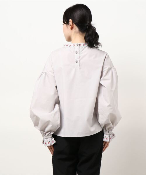 Clice de Paris(クリシェドゥパリス)の「刺繍衿ブラウス(シャツ/ブラウス・レディース・オフホワイト/グレー・ONESIZE)」の4枚目の写真