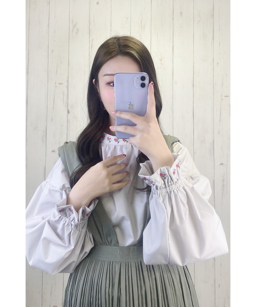 Clice de Paris(クリシェドゥパリス)の「刺繍衿ブラウス(シャツ/ブラウス・レディース・オフホワイト/グレー・ONESIZE)」の1枚目の写真