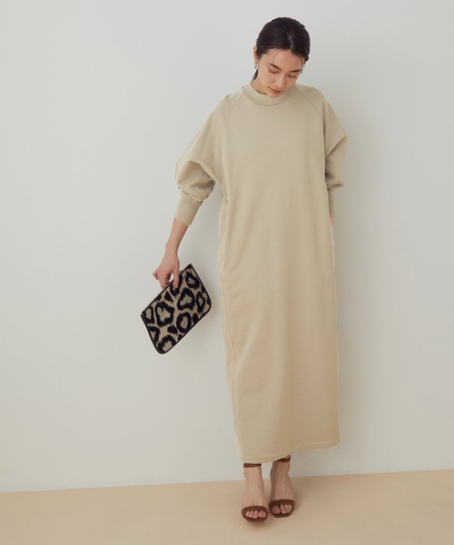 ADAM ET ROPE'（アダムエロペ）の「【一部店舗限定】グロススウェットバックジップワンピース（ワンピース・レディース・ブラック/ベージュ/ブルー・FREE）」の15枚目の写真