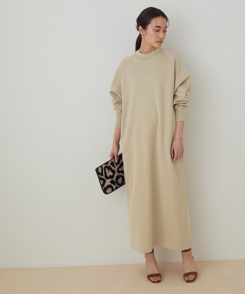 ADAM ET ROPE'（アダムエロペ）の「【一部店舗限定】グロススウェットバックジップワンピース（ワンピース・レディース・ブラック/ベージュ/ブルー・FREE）」の20枚目の写真