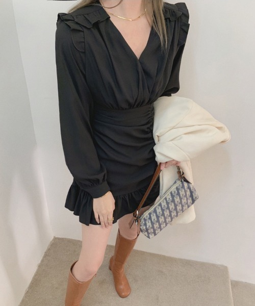 Jasmine Grandiflorum（ジャスミングランディフローラム）の「【Jasmine】Ｖネックフリルミニワンピース（ワンピース・レディース・ホワイト/ブラック・SMALL/MEDIUM/LARGE）」の3枚目の写真