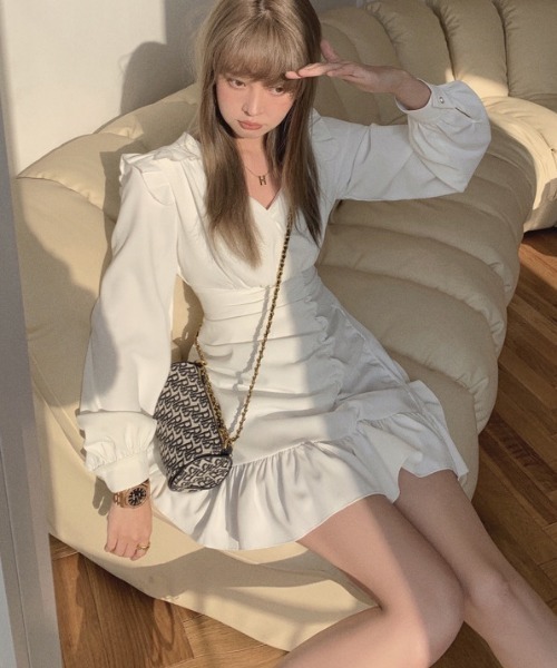 Jasmine Grandiflorum（ジャスミングランディフローラム）の「【Jasmine】Ｖネックフリルミニワンピース（ワンピース・レディース・ホワイト/ブラック・SMALL/MEDIUM/LARGE）」の17枚目の写真