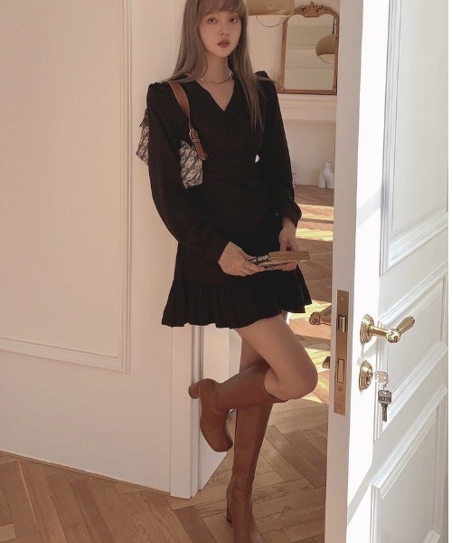 Jasmine Grandiflorum（ジャスミングランディフローラム）の「【Jasmine】Ｖネックフリルミニワンピース（ワンピース・レディース・ホワイト/ブラック・SMALL/MEDIUM/LARGE）」の11枚目の写真