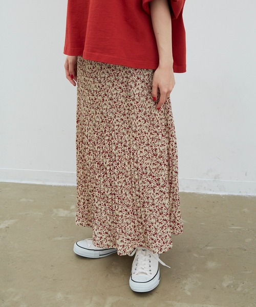 MERLOT(メルロー)の「くしゅくしゅビンテージフラワースカート(スカート・レディース・ナチュラル/ブルー・FREE)」の6枚目の写真