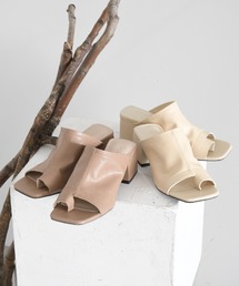 sango | ソフトレザートングスクエアヒールサンダル(サンダル)