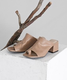 sango | ソフトレザートングスクエアヒールサンダル(サンダル)