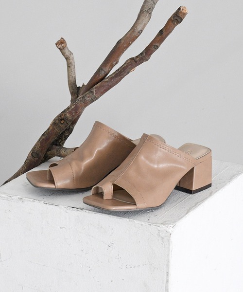 sango（sango）の「ソフトレザートングスクエアヒールサンダル（サンダル・レディース・ブラック/ダークブラウン/ベージュ/グレイッシュベージュ・M/LL/S/L/SS/3L）」の4枚目の写真
