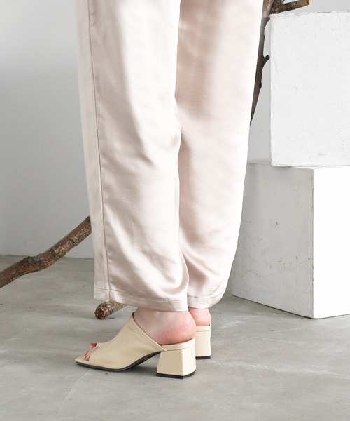 sango（sango）の「ソフトレザートングスクエアヒールサンダル（サンダル・レディース・ブラック/ダークブラウン/ベージュ/グレイッシュベージュ・M/LL/S/L/SS/3L）」の21枚目の写真