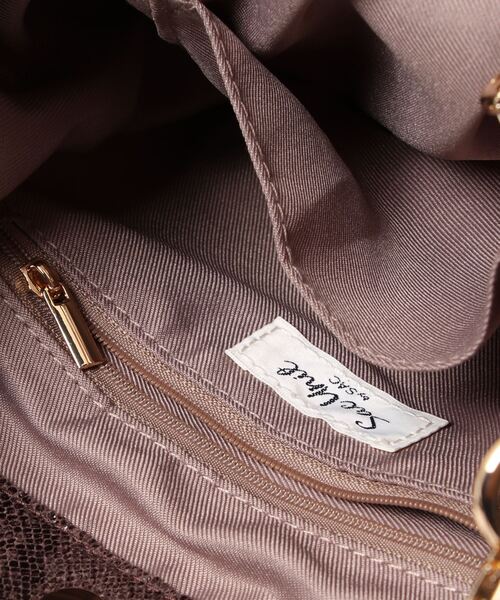 SAC（サック）の「ヘビ型押し合皮ハンドバッグ  SAC unit（ハンドバッグ・レディース・ダークベージュ/ブラック/イエロー・FREE）」の4枚目の写真