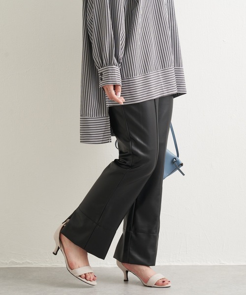 LAVEANGE（ラビアンジェ）の「フェイクレザースリットパンツ（その他パンツ・レディース・ブラック/グリーン・LL/3L/M/L）」の3枚目の写真