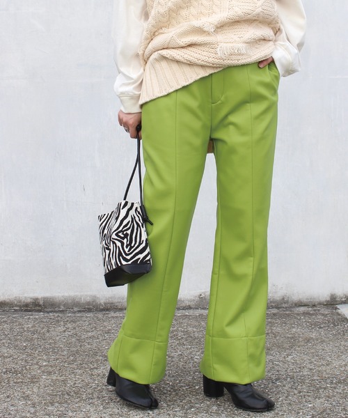 LAVEANGE（ラビアンジェ）の「フェイクレザースリットパンツ（その他パンツ・レディース・ブラック/グリーン・LL/3L/M/L）」の20枚目の写真