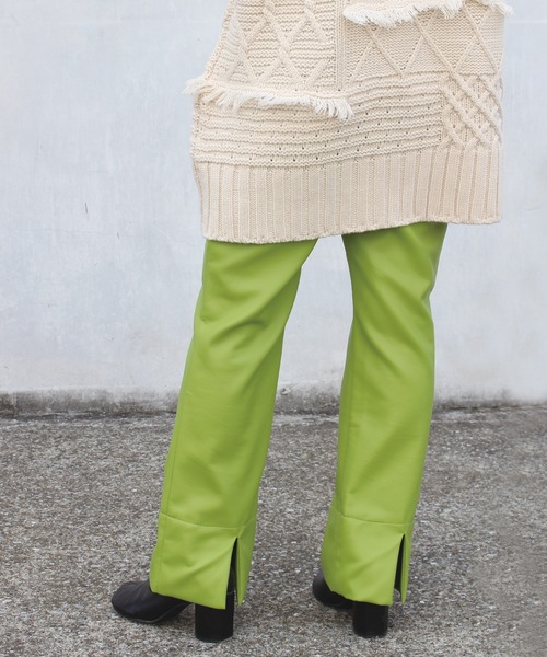 LAVEANGE（ラビアンジェ）の「フェイクレザースリットパンツ（その他パンツ・レディース・ブラック/グリーン・LL/3L/M/L）」の8枚目の写真